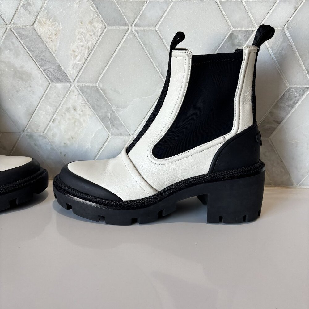 Tory Burch Size 8.5M White Pull On Chelsea Boot Ankle Bootie Lug Sole Combat - Picture 6 of 12